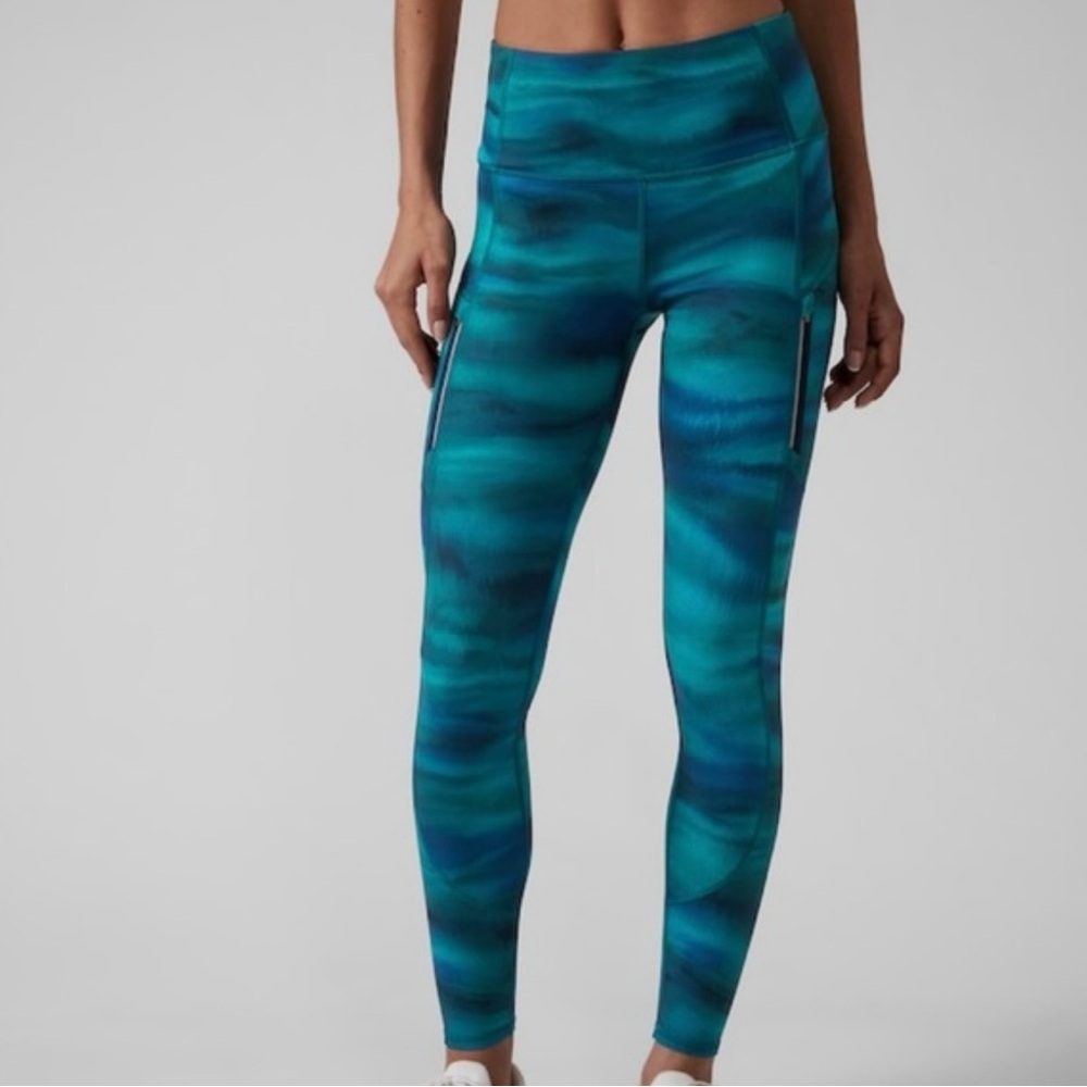 Athleta Rainier Tight Fleeced legging Run Marathon Outdoor Hike workout Active - Picture 3 of 6